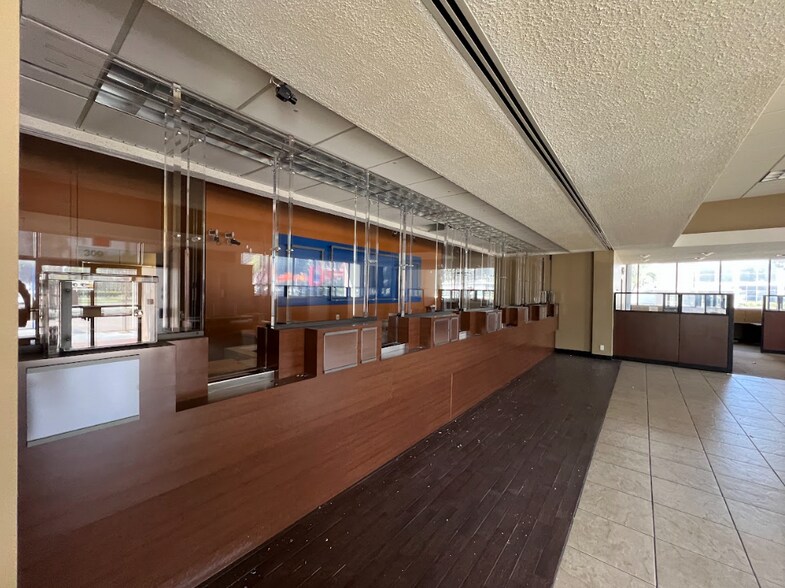 More Photos Of 300 E Dania Beach Blvd, Dania Bank For Lease