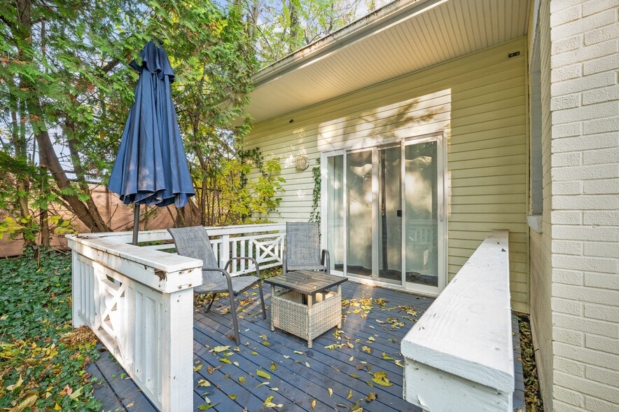 More Photos Of 231 E Buffalo St, New Buffalo Hotel For Sale