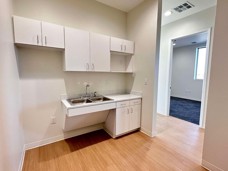 More Photos Of 1400 N Coit Rd, McKinney Medical For Sale