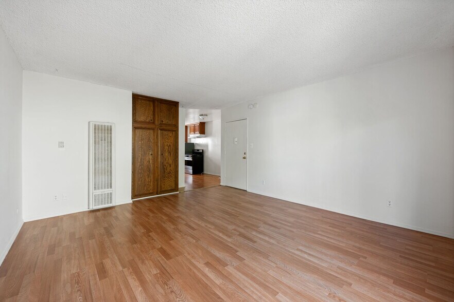More Photos Of 3623 Clarington Ave, Los Angeles Apartments For Sale