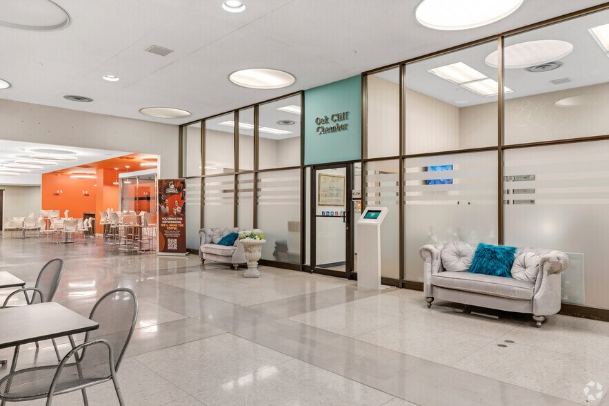 More Photos Of 400 S Zang Blvd, Dallas Office For Lease