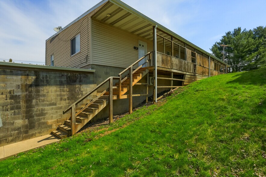 More Photos Of 115 W Main St, Evans City Freestanding For Sale