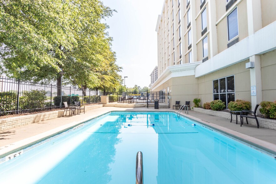 More Photos Of 600 Interstate 30, Little Rock Hotel For Sale