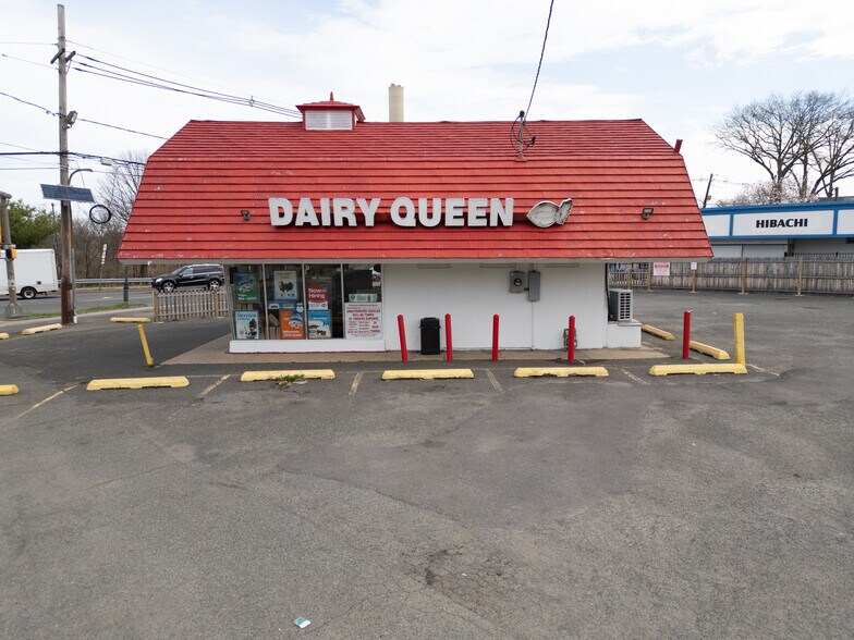 More Photos Of 735 E Hazelwood Ave, Rahway Freestanding For Sale