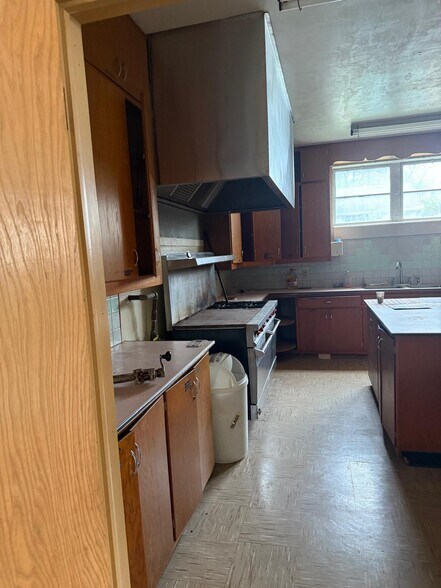 More Photos Of 15109 S Dillman St, Plainfield Religious Facility For Sale