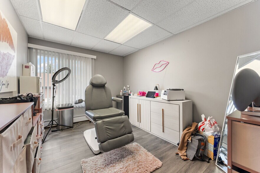 More Photos Of 250 N Main St, Crown Point Office For Sale