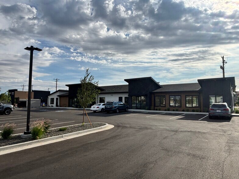 More Photos Of 742 N Cliff Creek Ln, Meridian General Retail For Lease