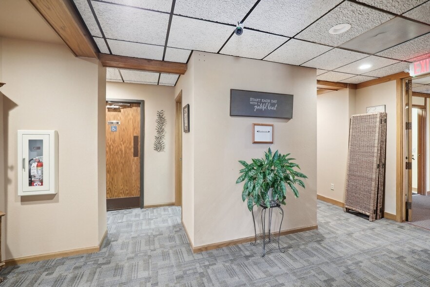 More Photos Of 101 Jones St, Barneveld General Retail For Sale