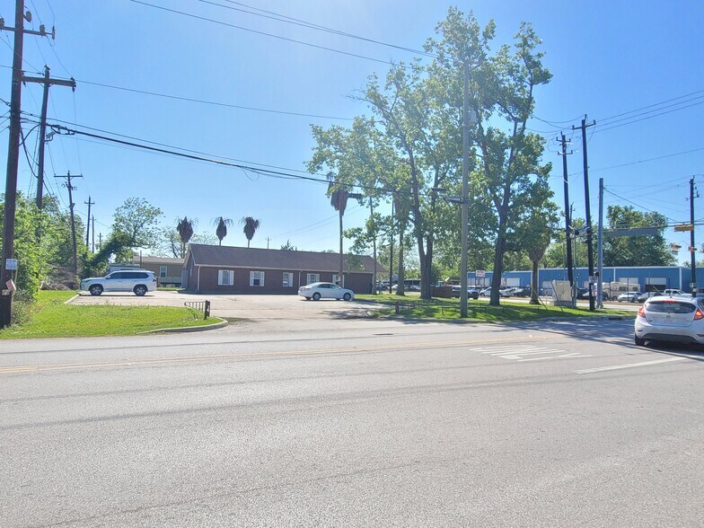 More Photos Of 607 Aldine Mail Route Rd, Houston Religious Facility For Sale