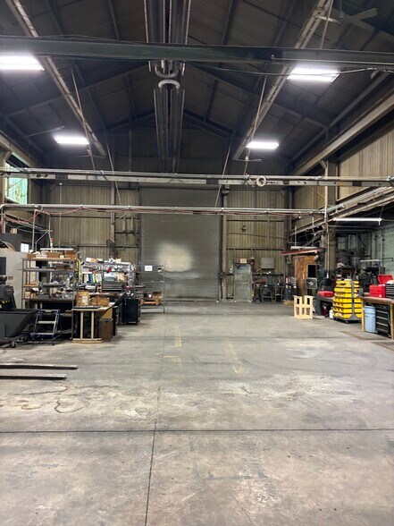 More Photos Of 325 S Main St, Pittsburgh Manufacturing For Lease