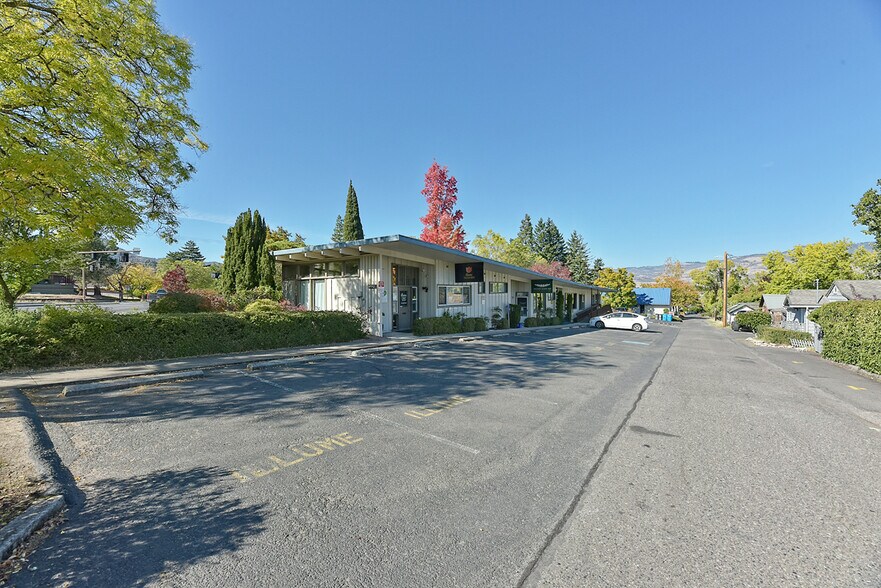 Primary Photo Of 993 Siskiyou Blvd, Ashland Office For Sale