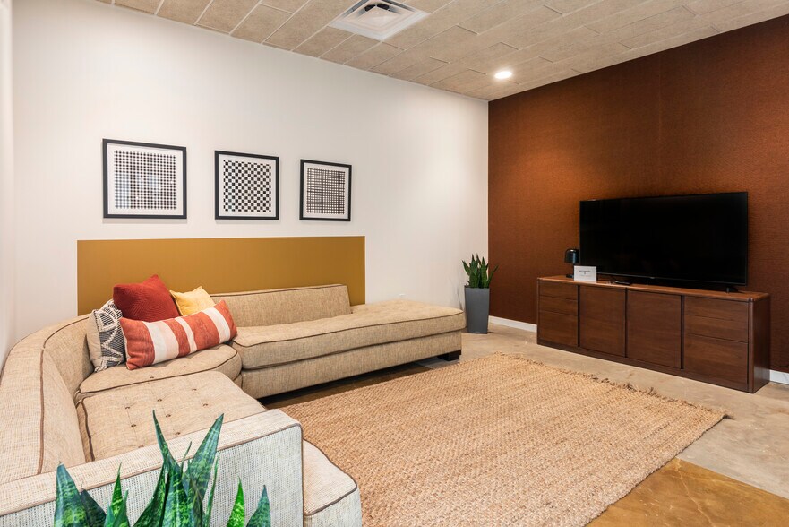 More Photos Of 2339 Commerce St, Houston Coworking Space