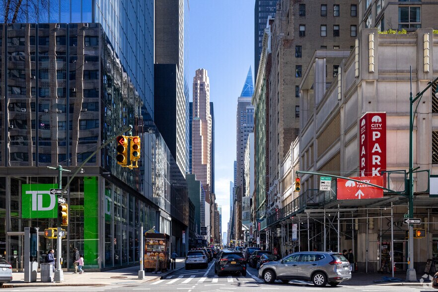 More Photos Of 244-250 W 54th St, New York Medical For Lease