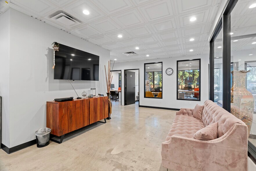 More Photos Of 4600 W American Ave, Bakersfield Office For Sale