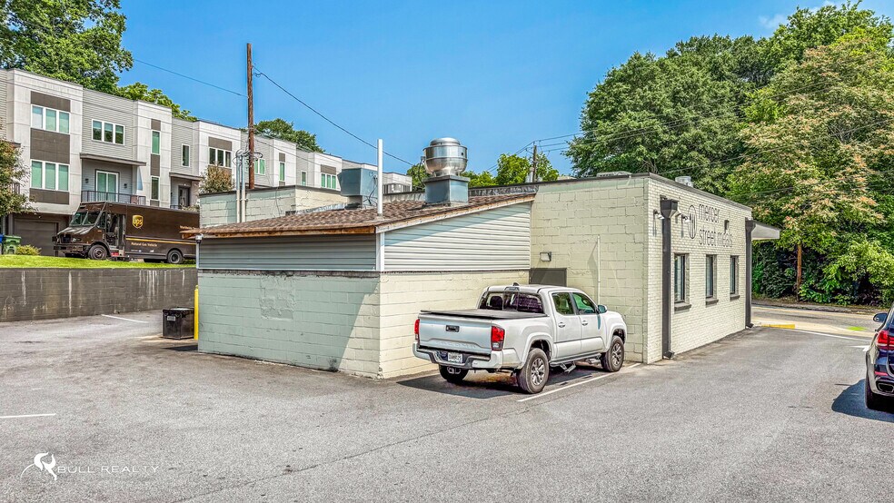 More Photos Of 845 Flat Shoals Ave SE, Atlanta Freestanding For Lease