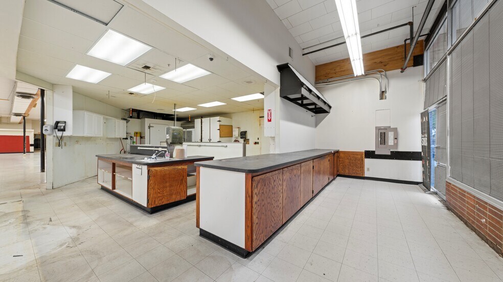 More Photos Of 905 S 2nd Ave, Walla Walla General Retail For Sale