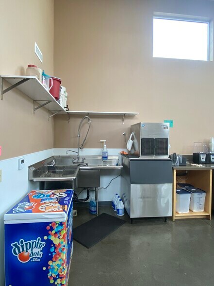 More Photos Of 900 S College Ave, College Place Freestanding For Sale