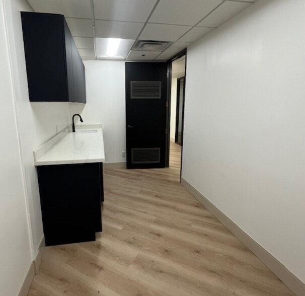 More Photos Of 10617 N Hayden Rd, Scottsdale Unknown For Lease