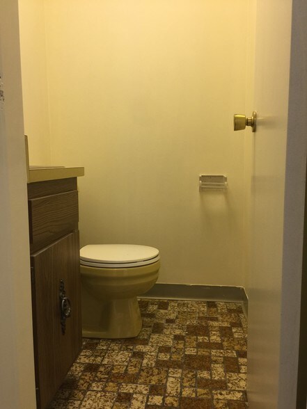 More Photos Of 65 Mountain Blvd, Warren Medical For Sale