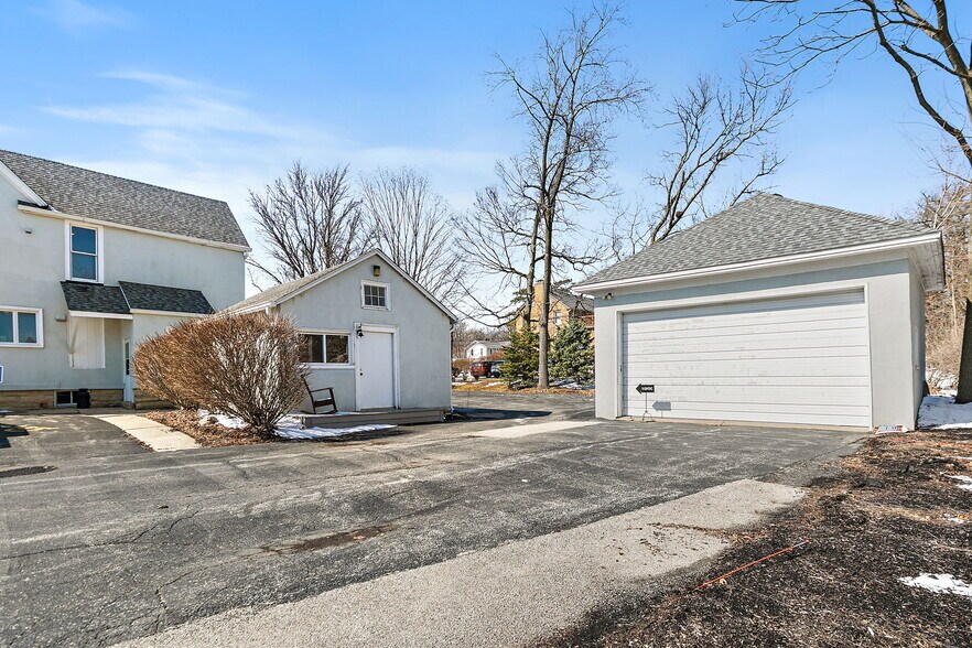 More Photos Of 303 N Main St, Elburn General Retail For Sale