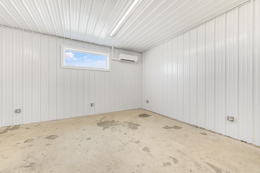 More Photos Of 1230 Maidencreek rd, Fleetwood Warehouse For Lease