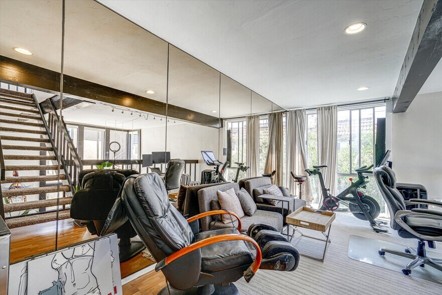 More Photos Of 14 Mast, Marina Del Rey Apartments For Sale