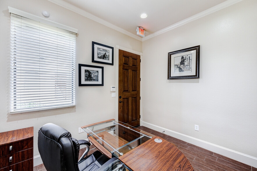 More Photos Of 1836 Snake River Rd, Katy Office Residential For Sale