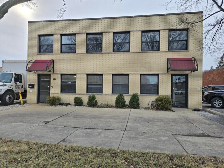 Primary Photo Of 8030 N Lawndale Ave, Skokie Warehouse For Sale