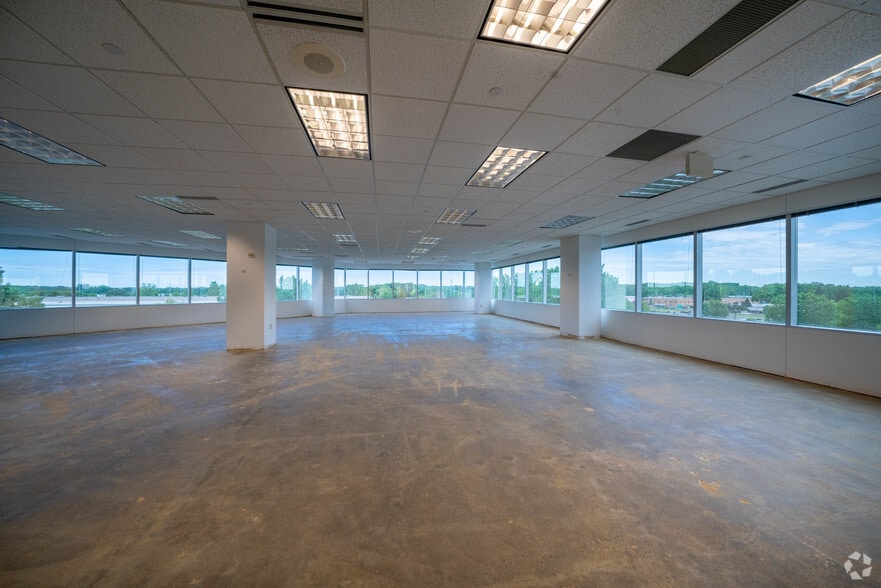 More Photos Of 605 US-169, Plymouth Medical For Lease