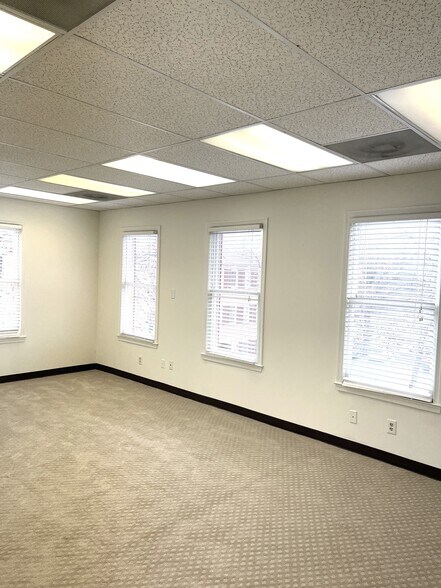 More Photos Of 18500-18540 Office Park Dr, Gaithersburg Office For Sale