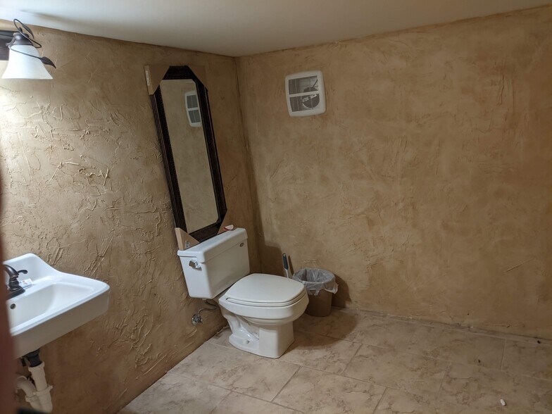 More Photos Of 511 N Fillmore St, Amarillo Flex For Sale