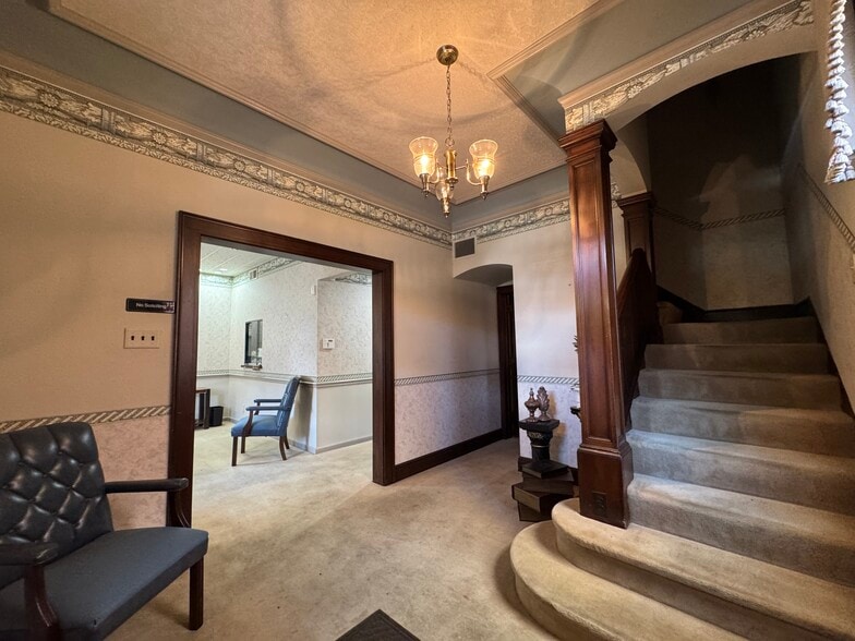 More Photos Of 409 Walnut St, Martins Ferry Office For Sale