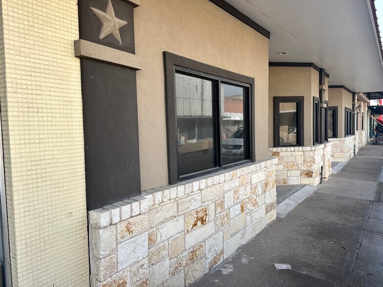 More Photos Of 138 Live Oak St, Marlin Storefront Retail Office For Sale