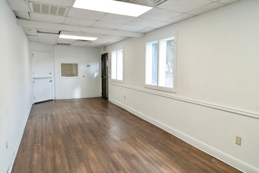 More Photos Of 711-719 E Broad St, Savannah Restaurant For Lease