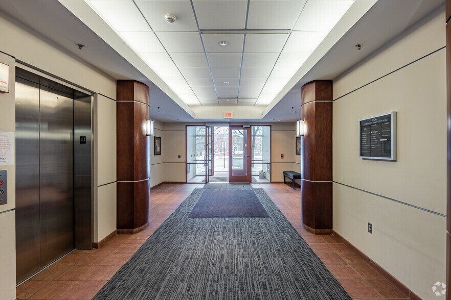 More Photos Of 4655 N Port Washington Rd, Glendale Medical For Lease