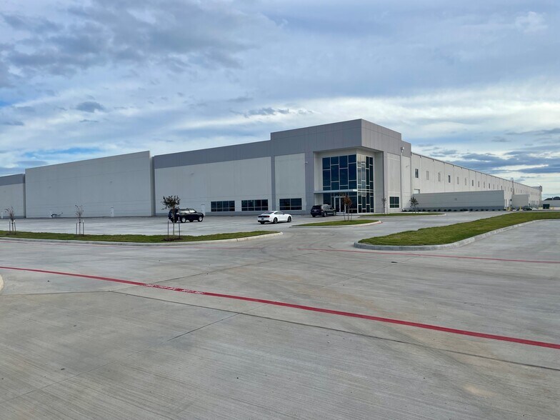 More Photos Of 28119 Katy Fwy, Katy Distribution For Sale