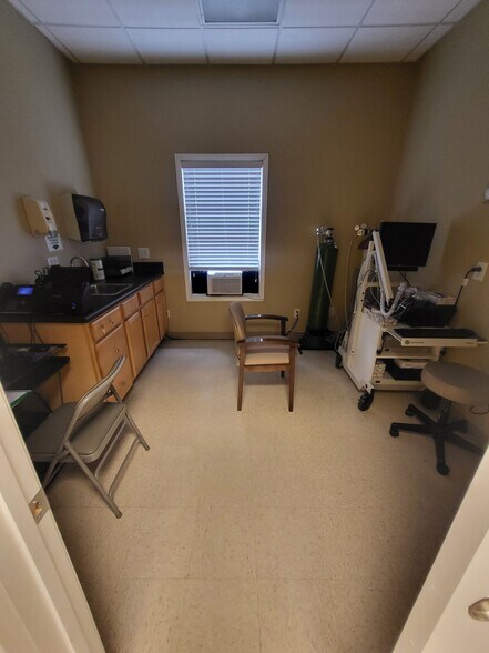 More Photos Of 111 Laurel Creek Rd Se, Calhoun Medical For Lease