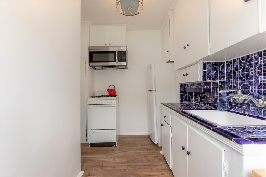 More Photos Of 20 Breeze Ave, Venice Apartments For Sale