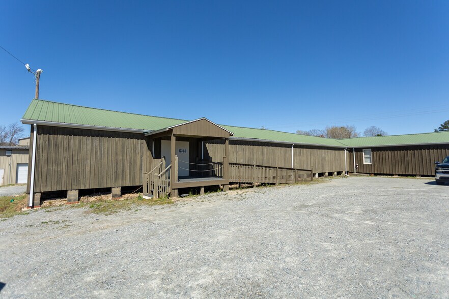 More Photos Of 1209 W Market St, Smithfield Industrial For Sale