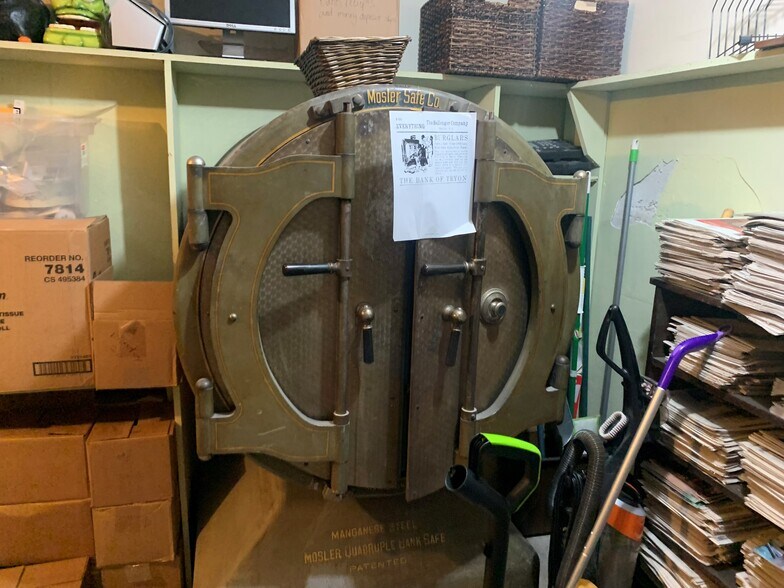 More Photos Of 16 N Trade St, Tryon Office For Sale