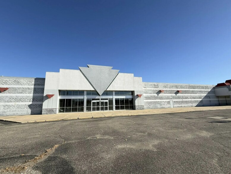 Primary Photo Of 35192-35220 Gratiot Ave, Clinton Township Freestanding For Lease