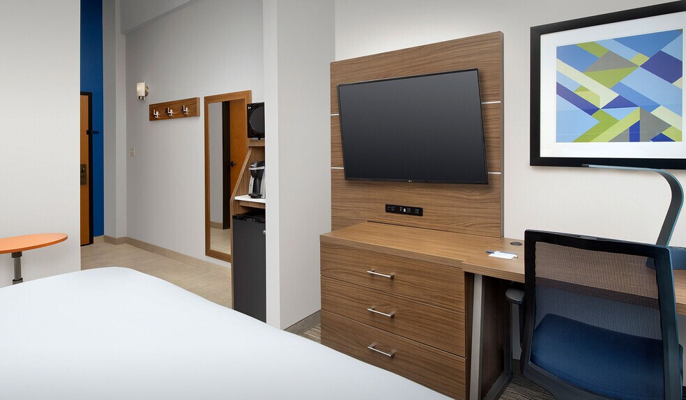 More Photos Of 120 Camaron St, San Antonio Hotel For Sale