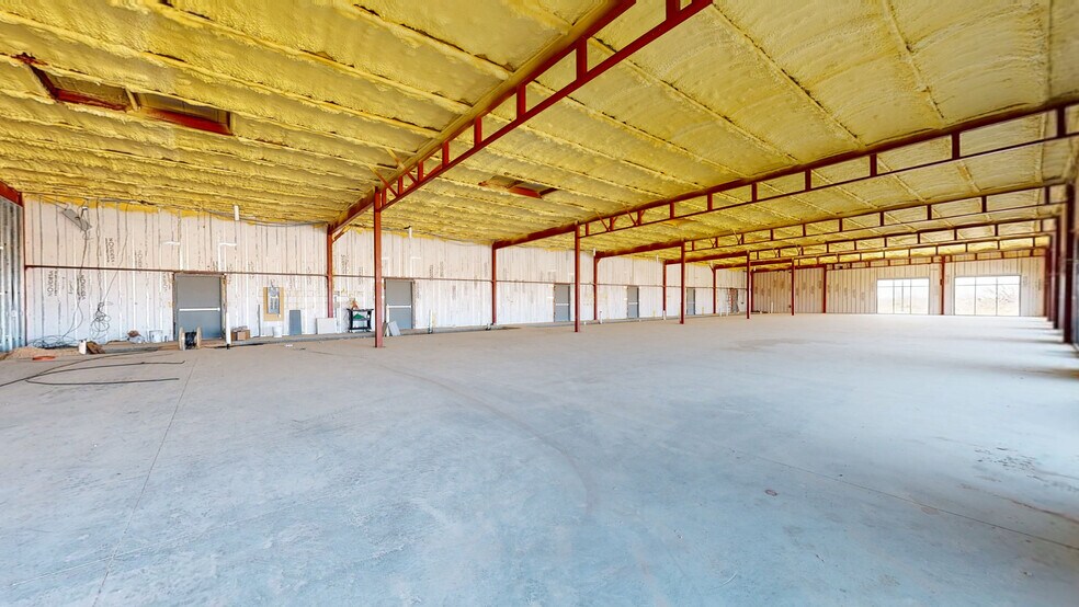 More Photos Of 1702 Louise Ln, Pearsall Storefront For Sale