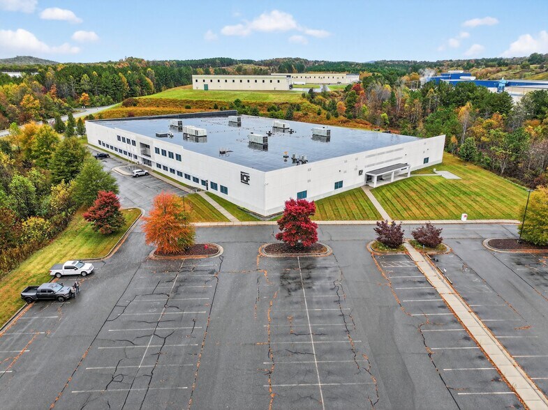 Primary Photo Of 980 Beaver Creek Dr, Martinsville Flex For Sale