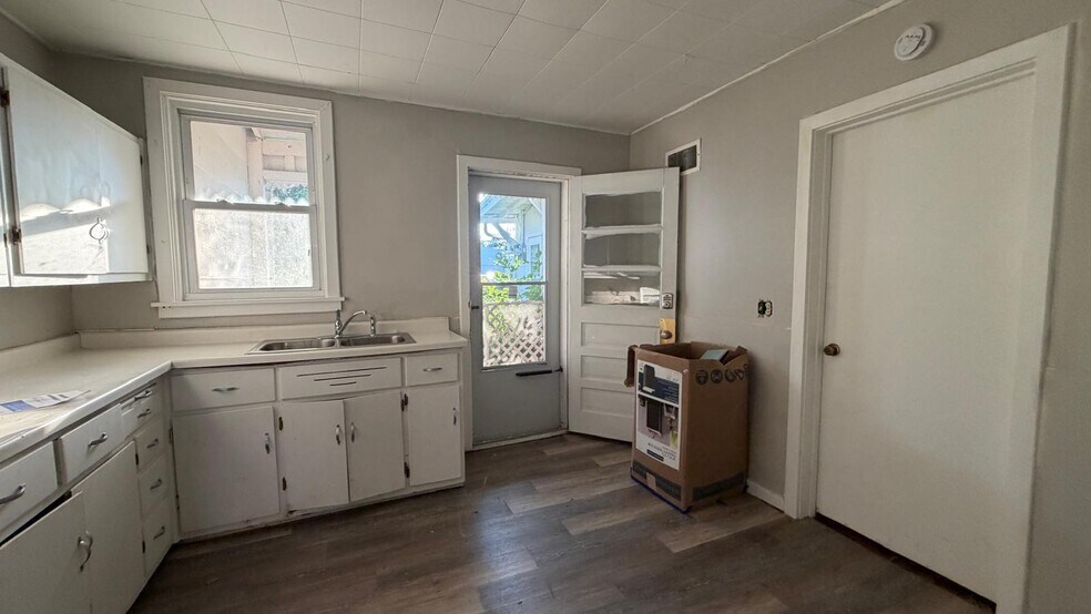 More Photos Of 209 S Central Ave, Casey Apartments For Sale