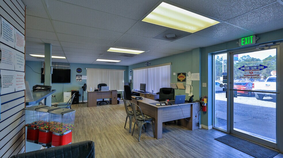 More Photos Of 2390 E International Speedway Blvd, Deland Freestanding For Lease