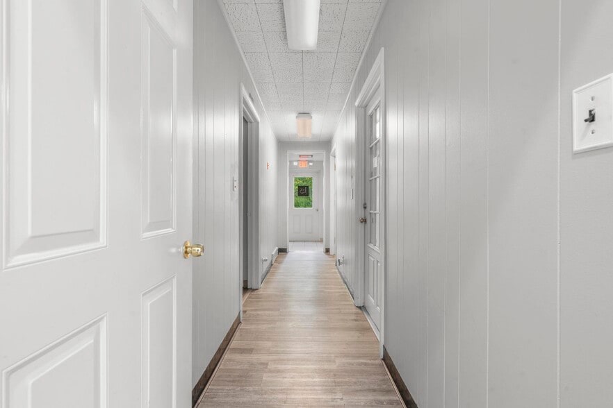 More Photos Of 276 Main St, Farmington Medical For Sale