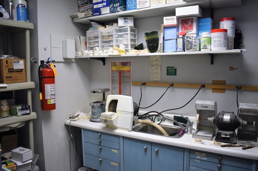 More Photos Of 5576 Mayfield Rd, Cleveland Freestanding For Sale