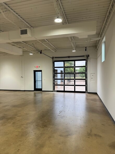 More Photos Of 4746 Memphis St, Dallas Light Distribution For Lease