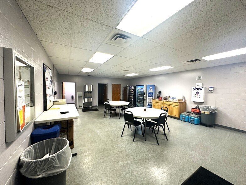 More Photos Of 4395 Springfield St, Dayton Warehouse For Sale